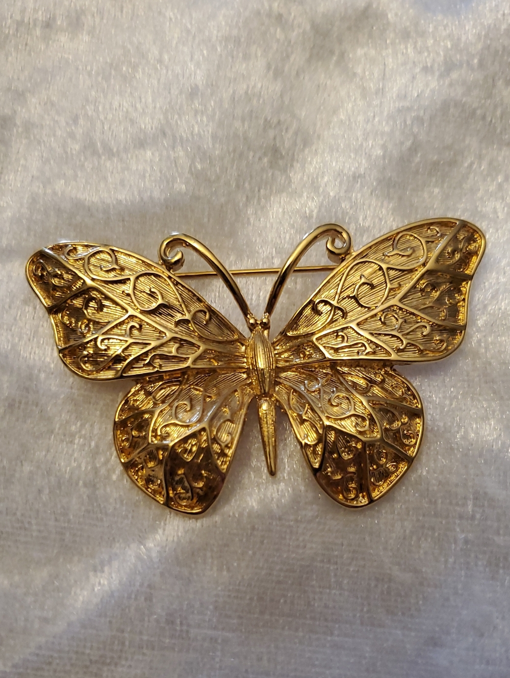 Vintage MONET signed Gold Tone Filagree Design Butterfly Brooch Pin